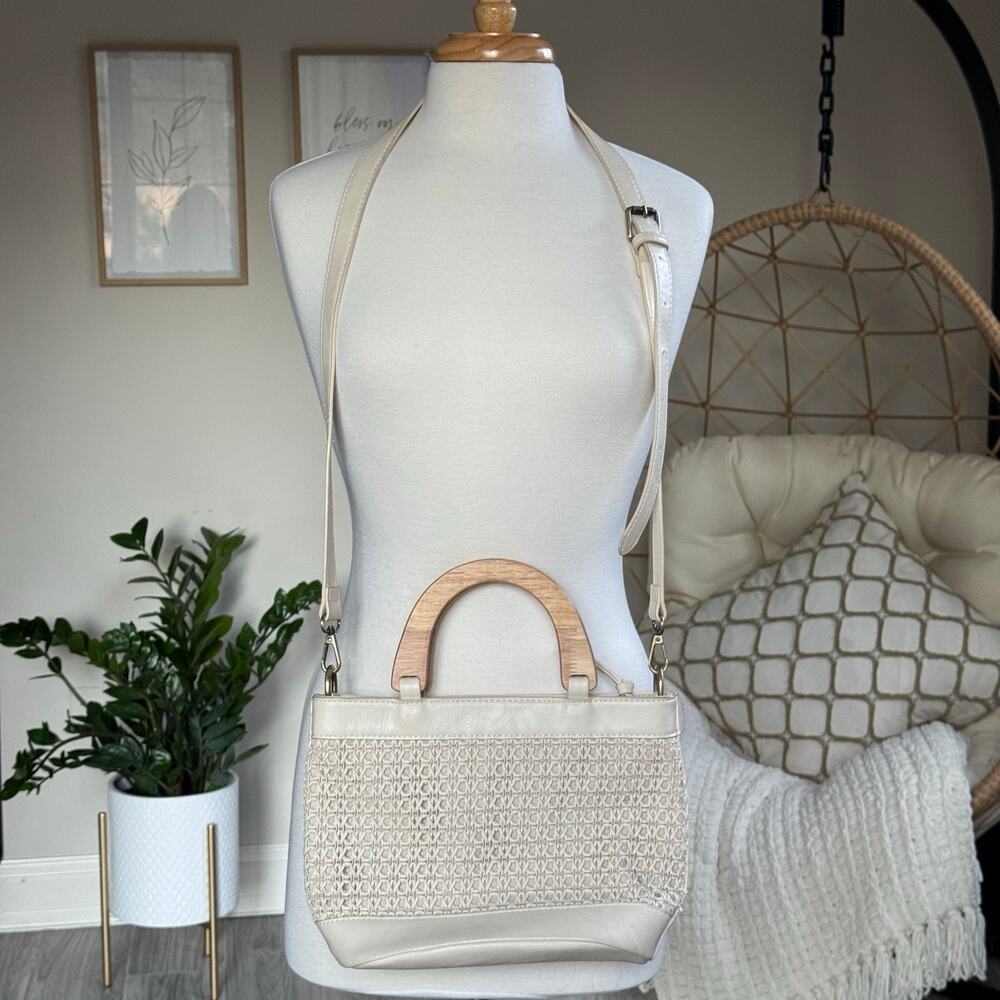 Joy Susan Havana Woven Crossbody / Wooden Handle Bag – Cream